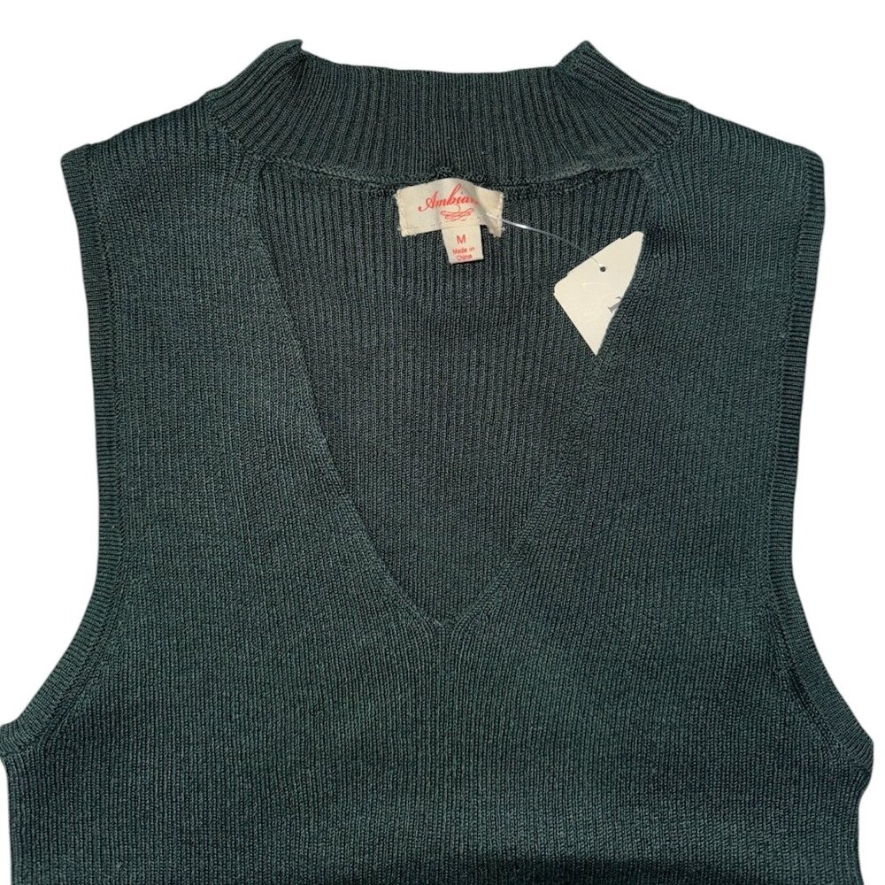 NWT Ambiance Green Cut-Out Neck Sleeveless Top